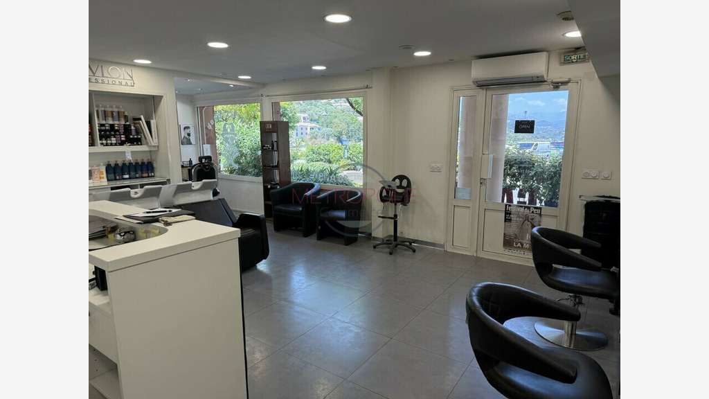Loue local commercial 49m² centre ville Gattières