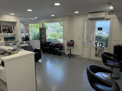 Loue local commercial 49m² centre ville Gattières