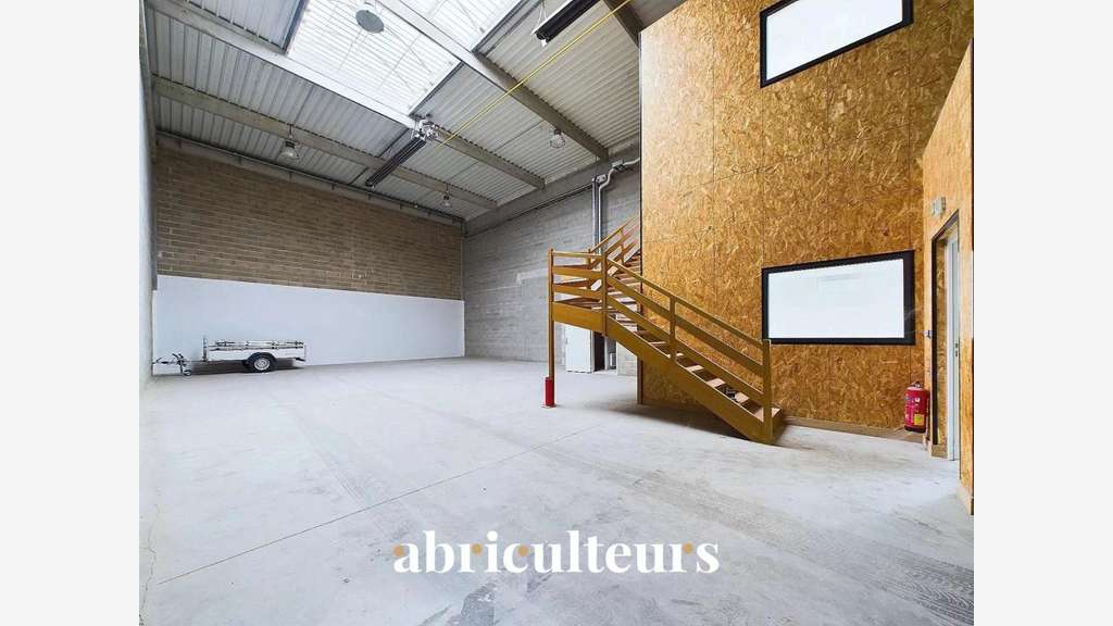 Local d'activité de 270 m² - proche Chartres et a