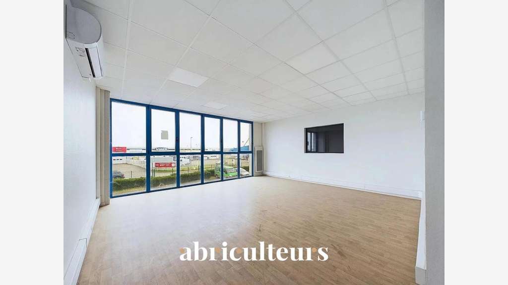 Local d'activité de 270 m² - proche Chartres et a