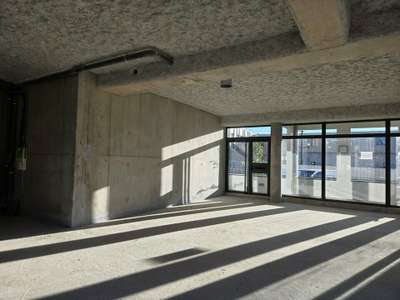 A louer local 89m² belle visibilité centre Genas