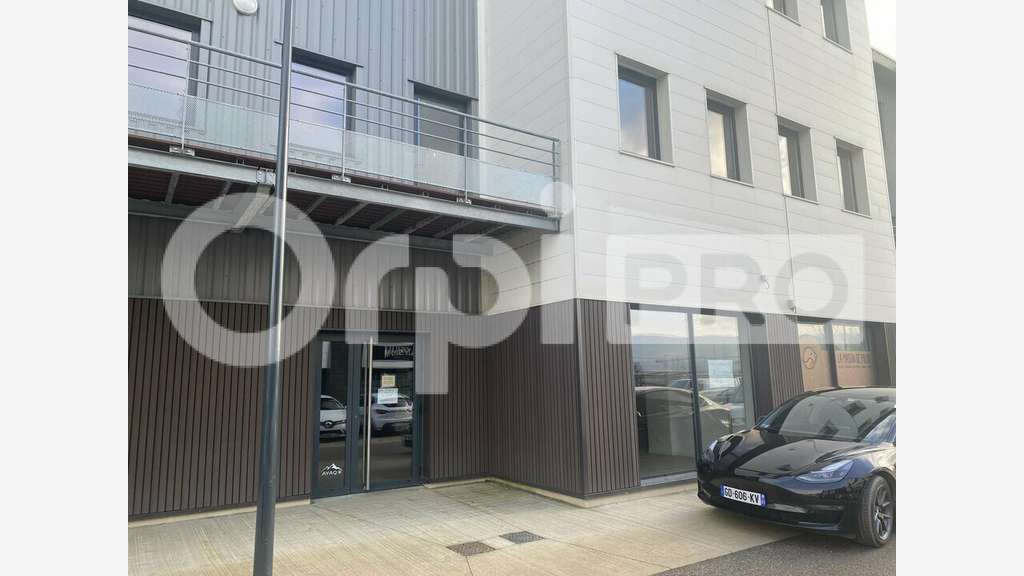 A louer local commercial de 118m² à Genay Actipark