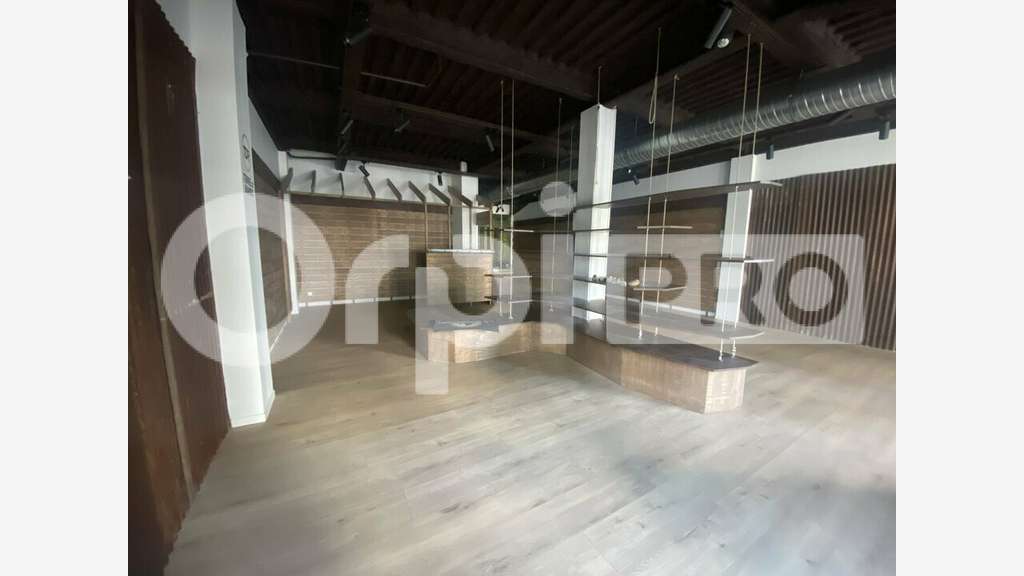 A louer local commercial de 118m² à Genay Actipark