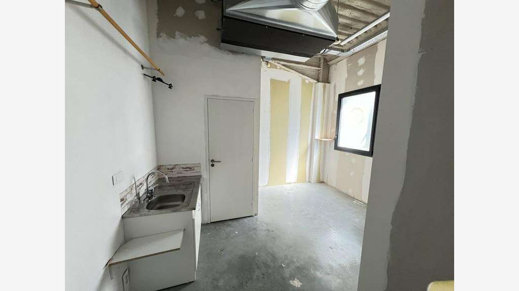Local commercial de qualité 118m² à louer à Genay