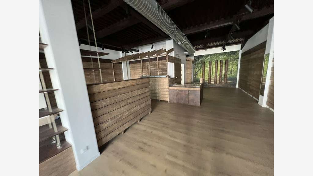 Local commercial de qualité 118m² à louer à Genay