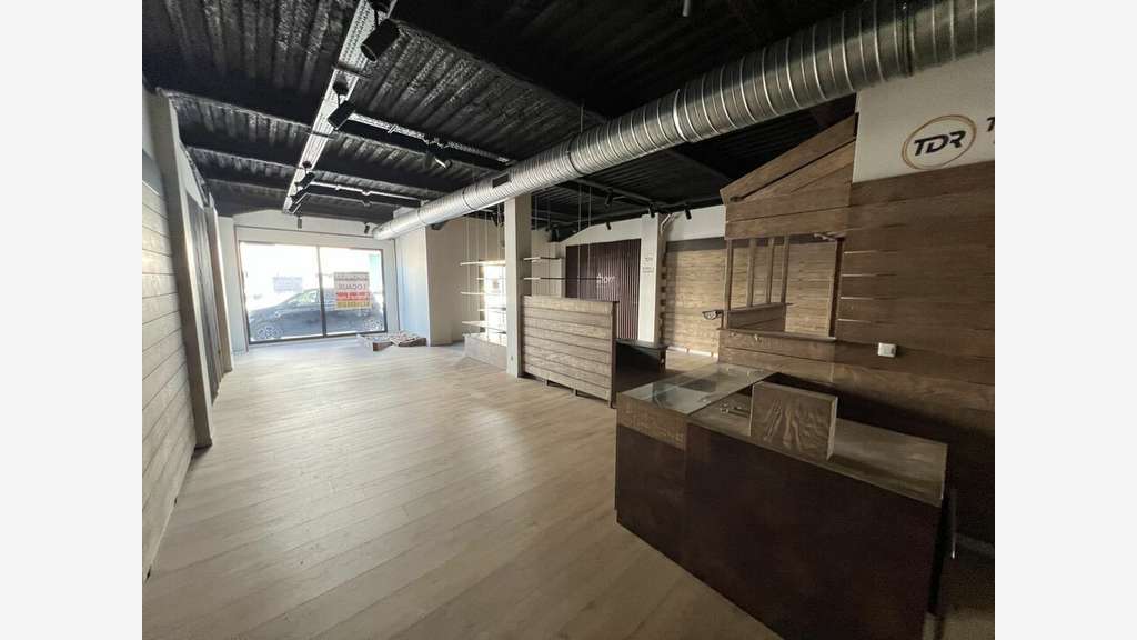 Local commercial de qualité 118m² à louer à Genay