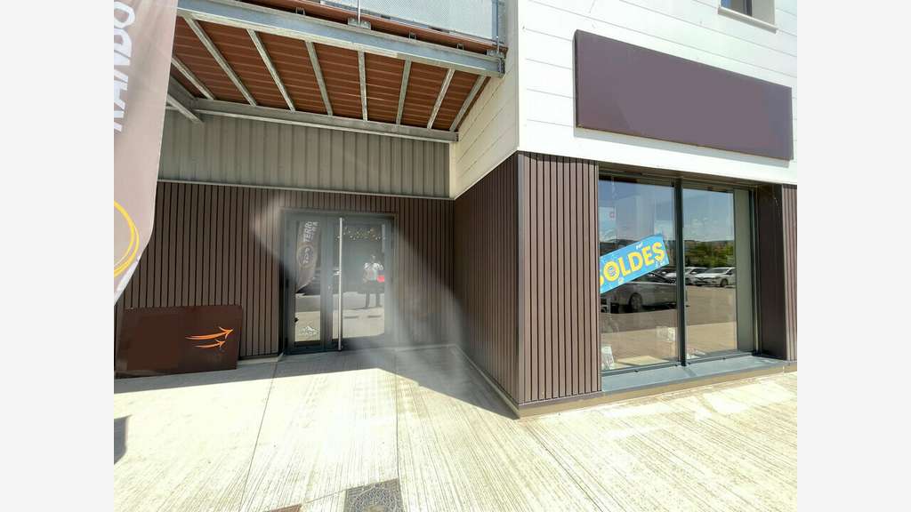 Local commercial de qualité 118m² à louer à Genay