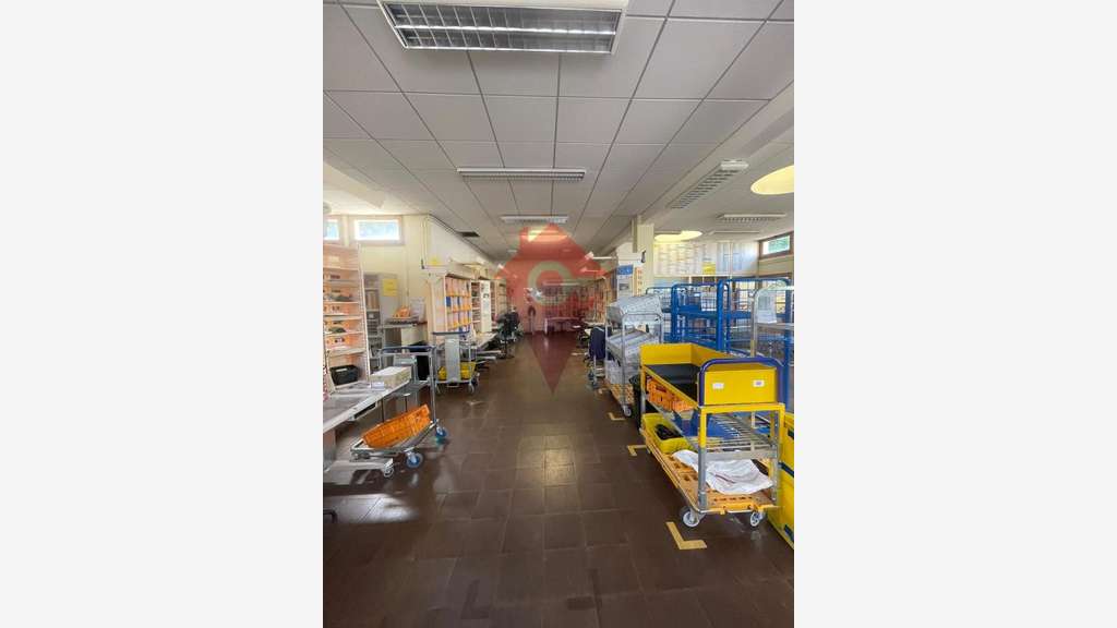 Local commercial de 277 m2 à louer Disponible au