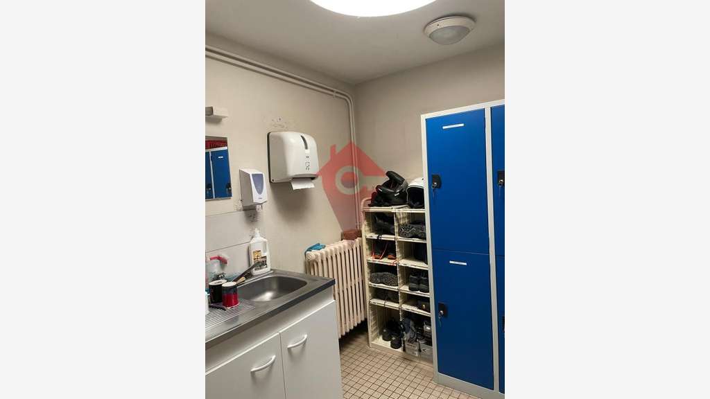 Local commercial de 277 m2 à louer Disponible au