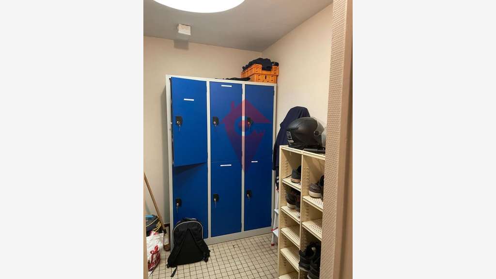 Local commercial de 277 m2 à louer Disponible au