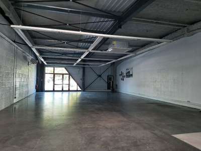 Local commercial de 243m² à louer à Gerzat