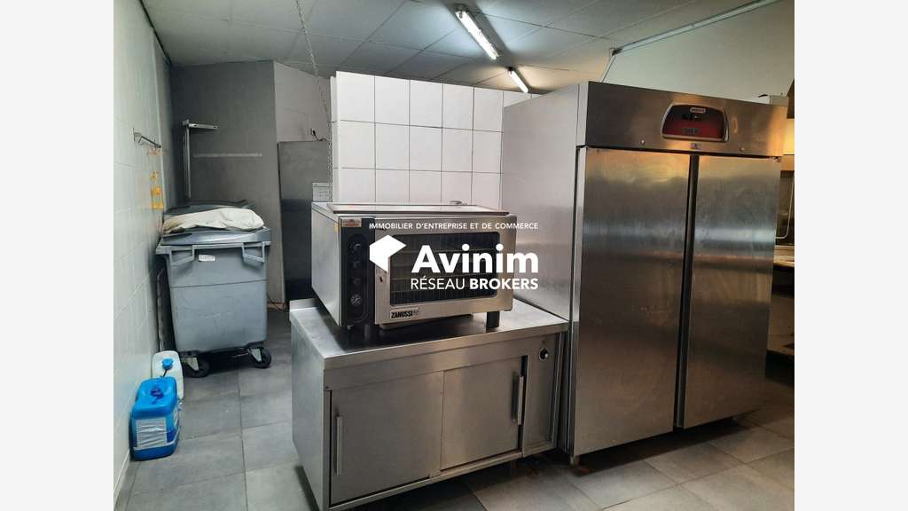 A louer cellule commerciale 305m² ZI Gières