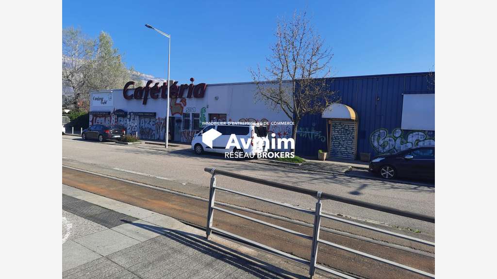 A louer cellule commerciale 305m² ZI Gières