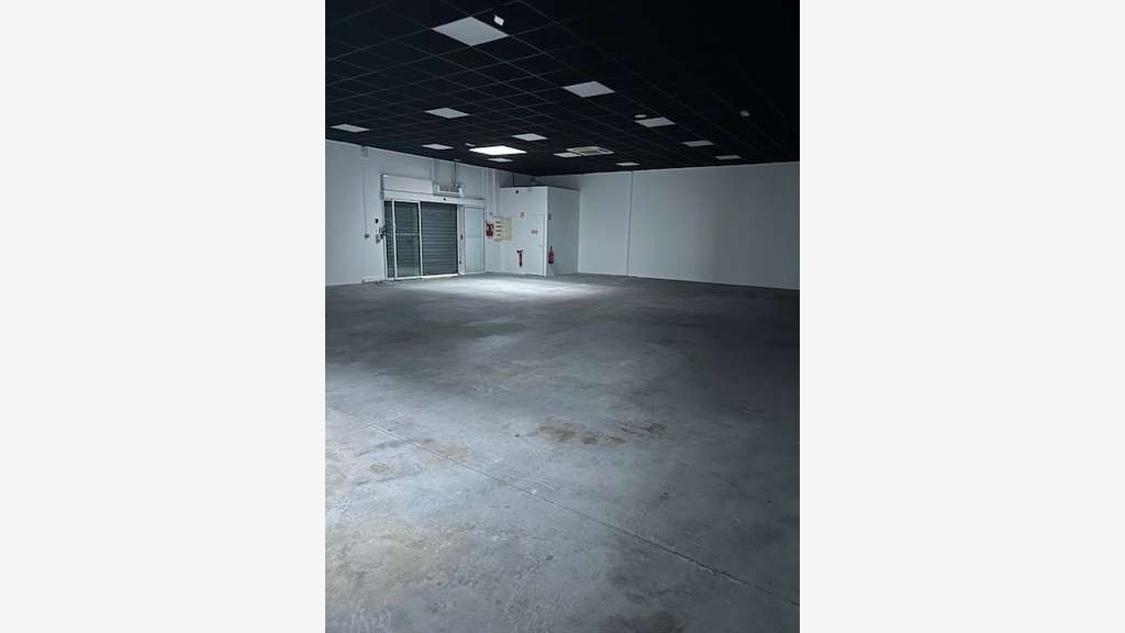 Location local commercial 551m² Givors ZAC
