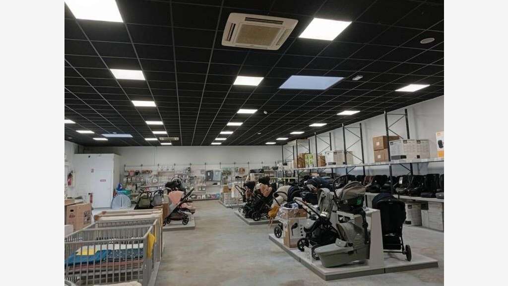 Location local commercial 551m² Givors ZAC