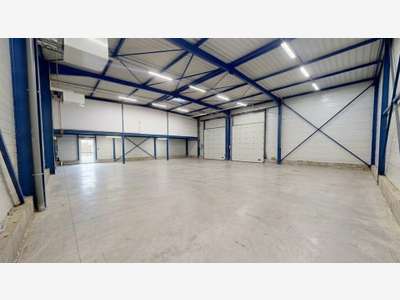 A louer local d'activité 483m² et bureaux à Gleizé