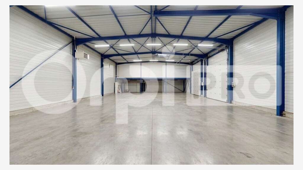 A louer local d'activité 483m² et bureaux à Gleizé