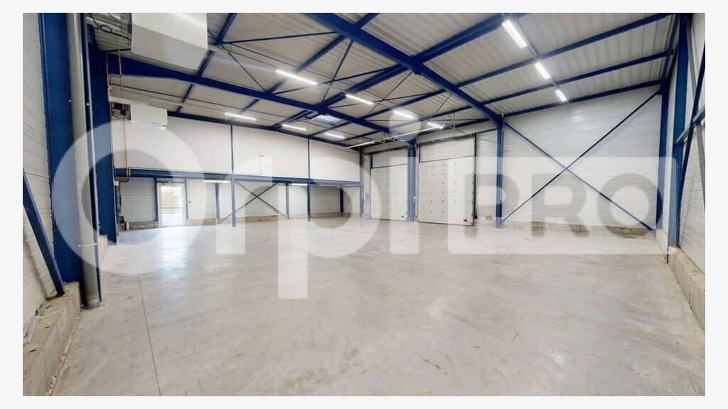 A louer local d'activité 483m² et bureaux à Gleizé