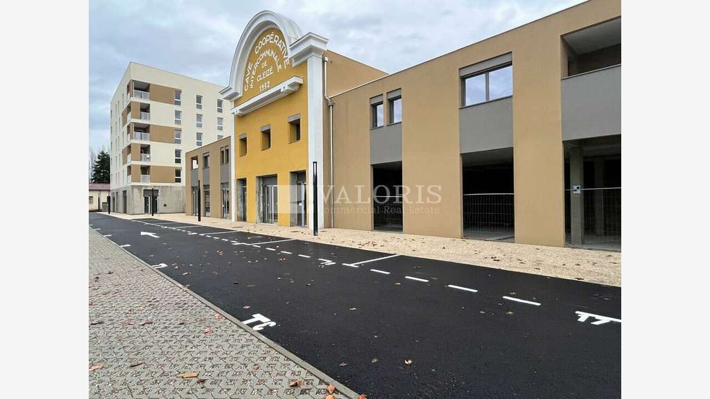 A louer local commercial 670m² à Gleizé centre