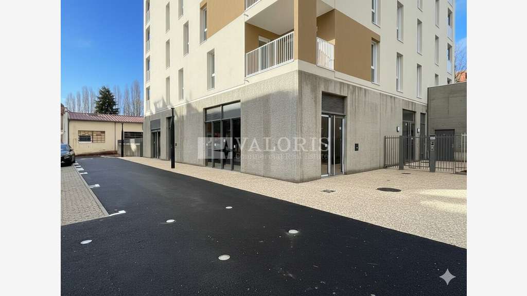 A louer local commercial 670m² à Gleizé centre