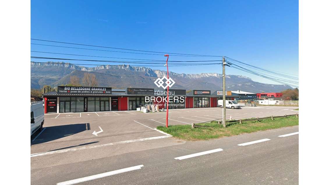 A louer locaux sur axe passant 226m² à Goncelin