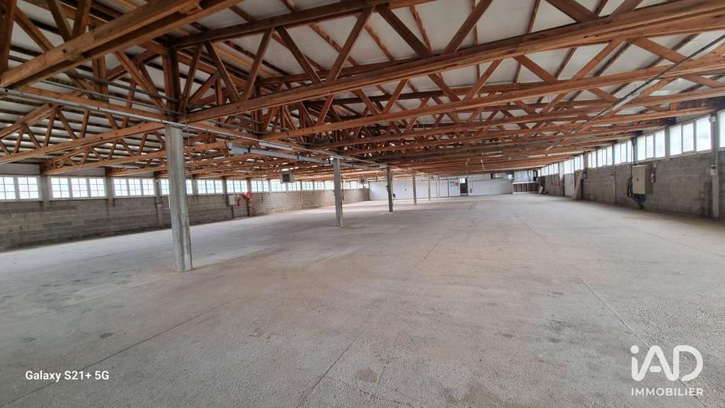 A louer local commercial de 1310m² à Gondreville