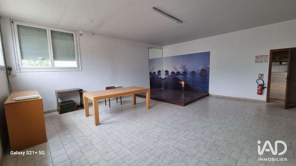A louer local commercial de 1310m² à Gondreville