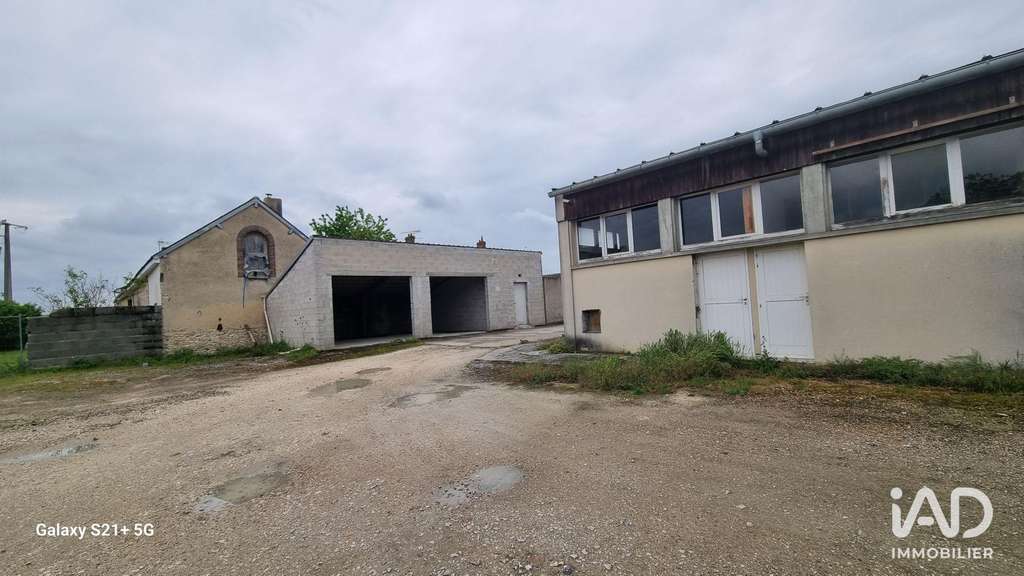 A louer local commercial de 1310m² à Gondreville