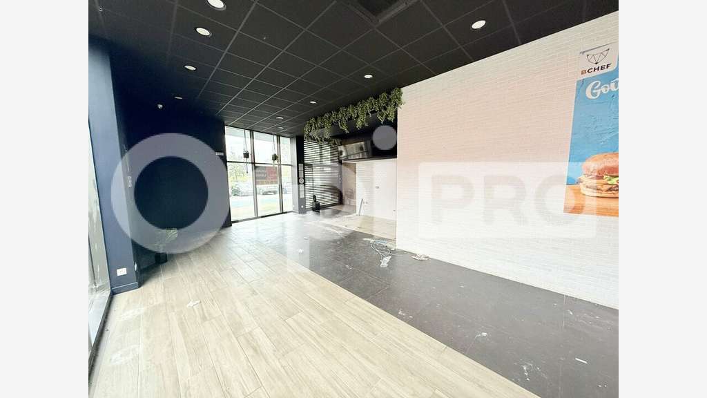 Local angle 132m² à louer retail park Gonfreville