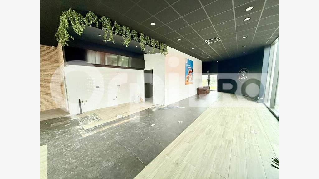 Local angle 132m² à louer retail park Gonfreville