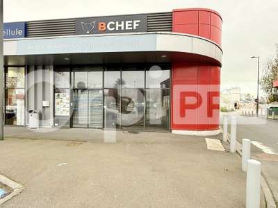 Local angle 132m² à louer retail park Gonfreville