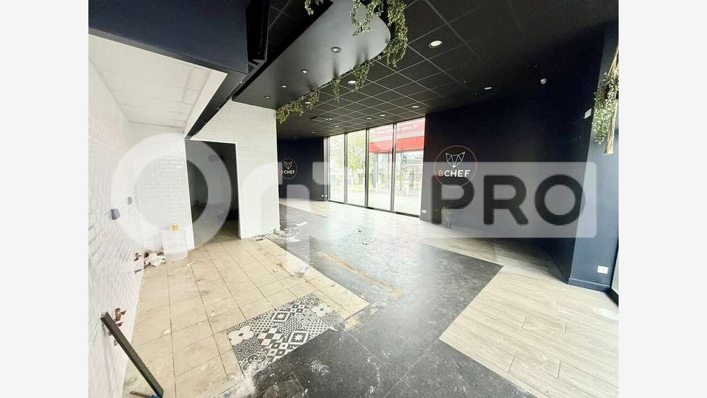 Local angle 132m² à louer retail park Gonfreville