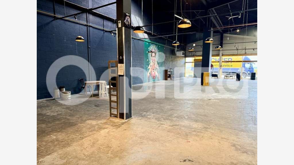 Loue local commercial 590m² à Gonfreville-l'Orcher