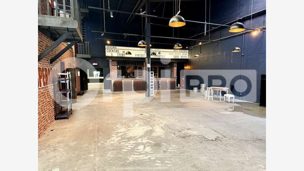Loue local commercial 590m² à Gonfreville-l'Orcher
