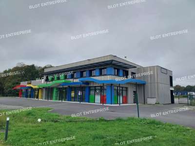 Location local commercial de 75m² à Grand Champ