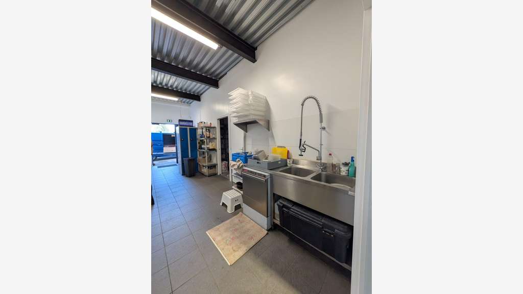 Loue cellule commerciale de 75m² à Grand-Champ