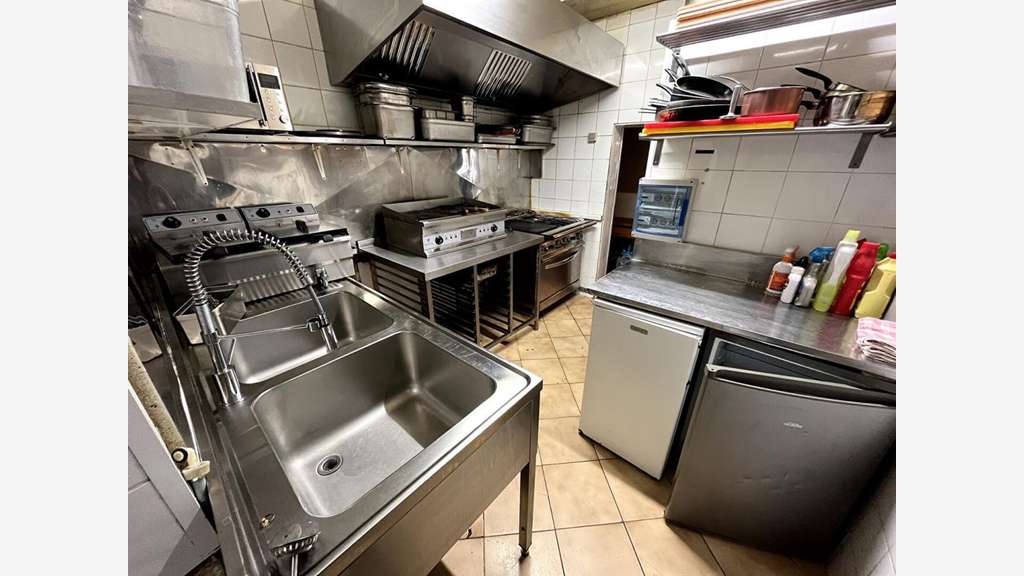 Local commercial de 60m² à louer à Grans centre