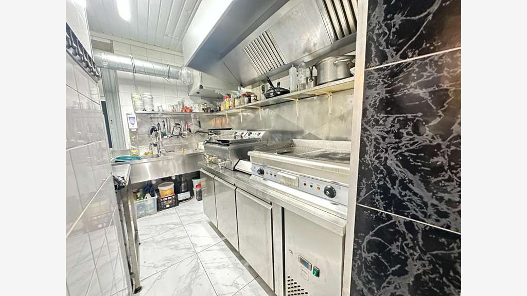 Local commercial de 60m² à louer à Grans centre