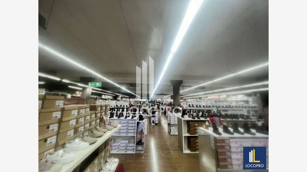 A louer local 912m² zone commerciale de Grasse