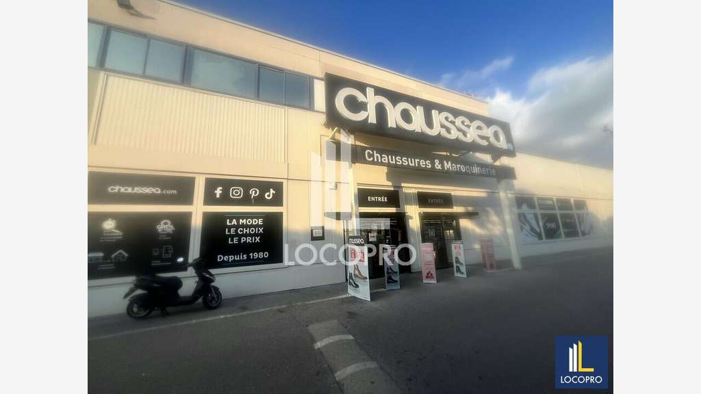 A louer local 912m² zone commerciale de Grasse