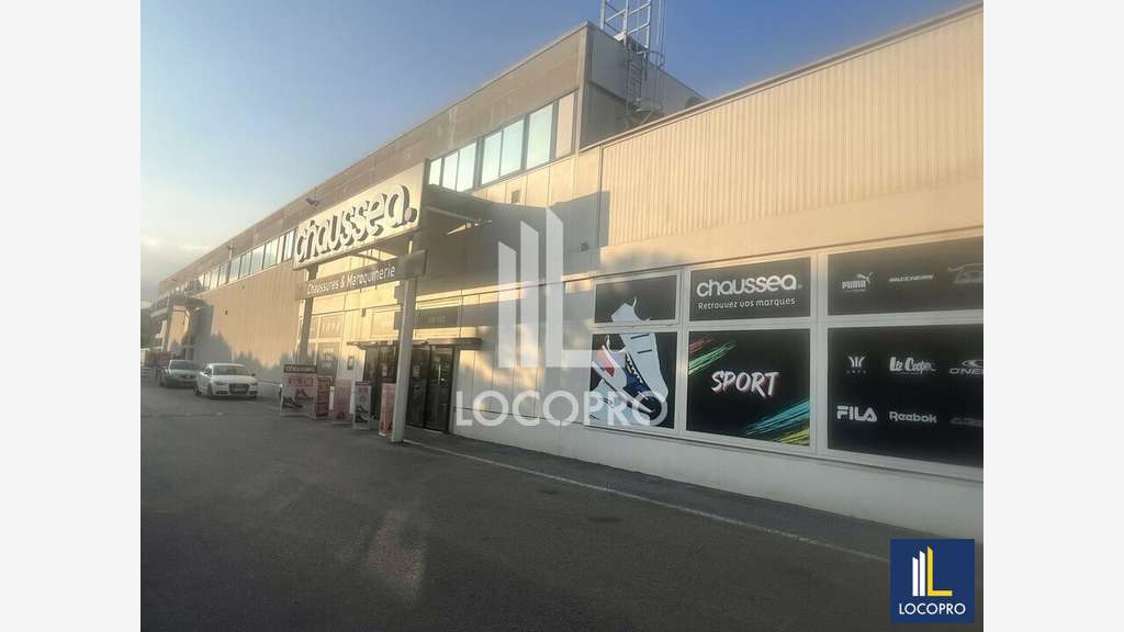 A louer local 912m² zone commerciale de Grasse