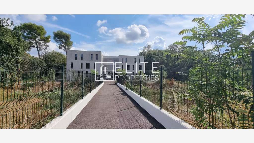 BUREAU 152m² GRASSE