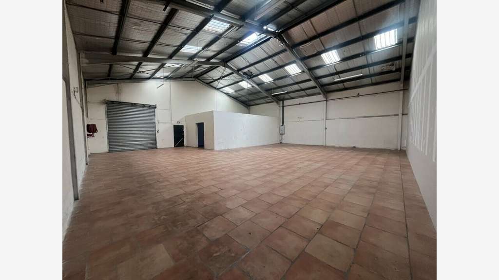 Local commercial premium 460m² à louer à Graveson 
