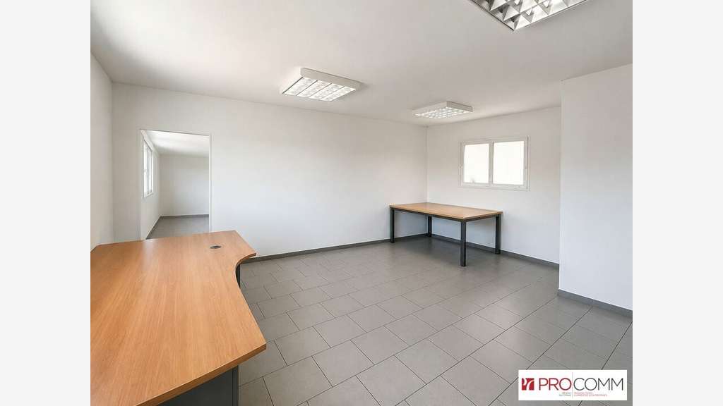 A louer local commercial 670m² empl N°1 Graveson