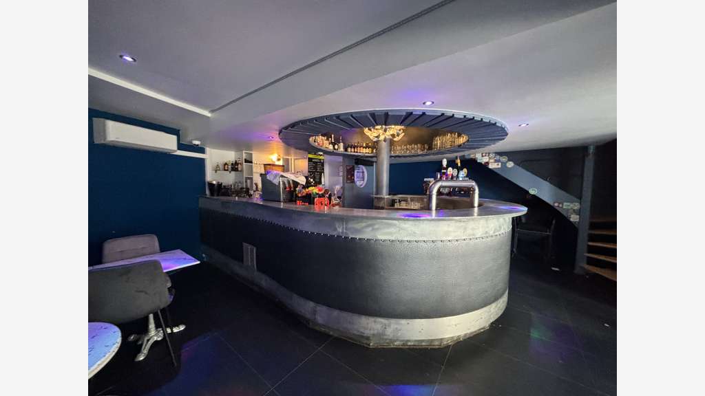 A louer local commercial 70m² Grenoble Notre Dame