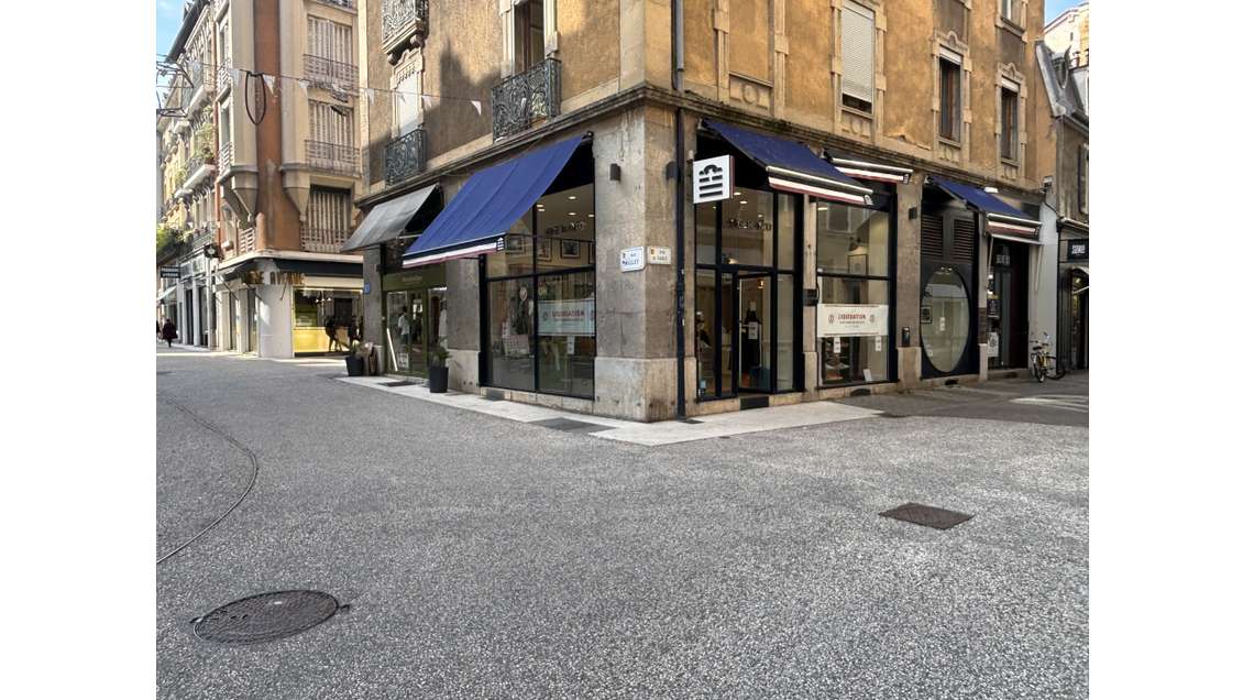 A louer local commercial 55m² à Grenoble centre 