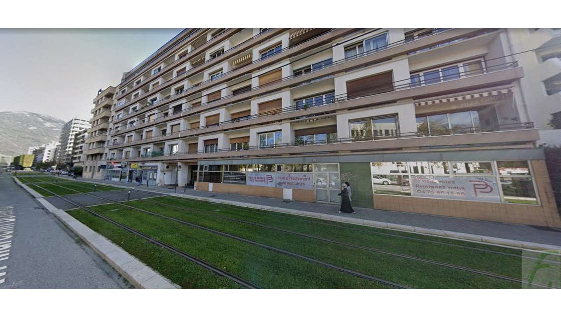 A louer local commercial de 193 m² situé en rez-de