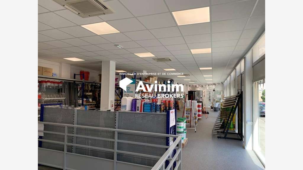 A louer locaux commerciaux 698m² à Grenoble