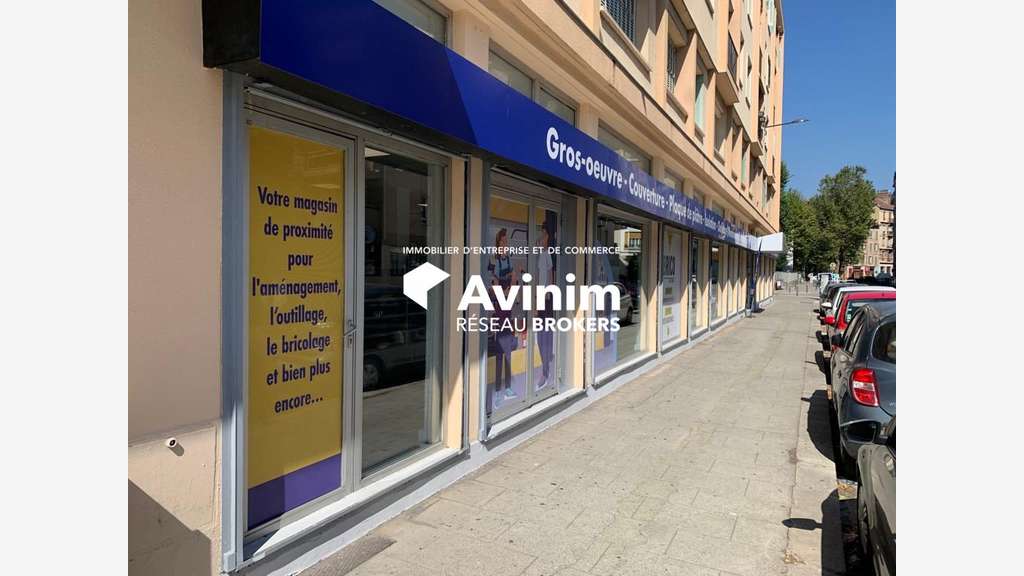 A louer locaux commerciaux 698m² à Grenoble