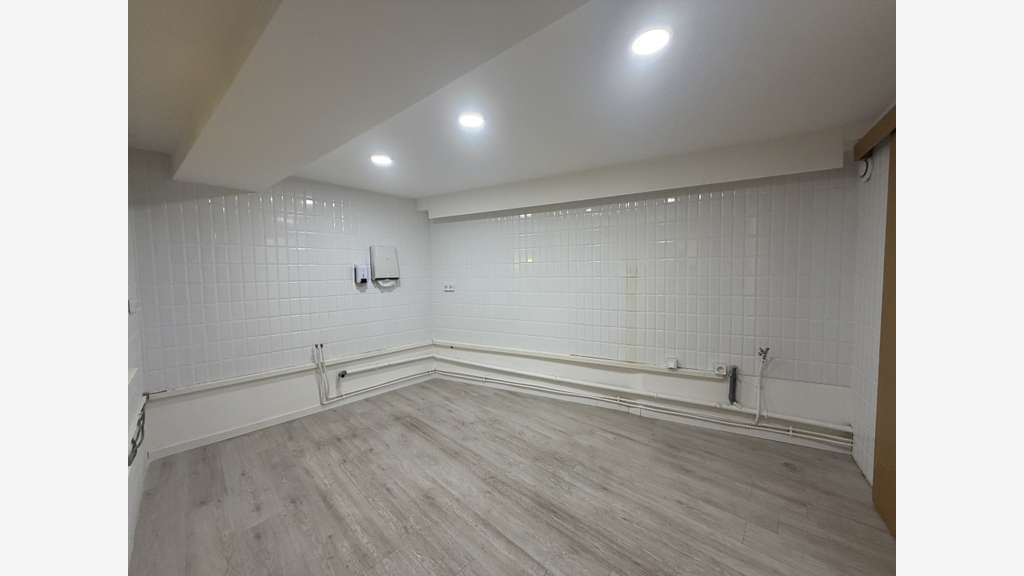 A louer local commercial rénové 121m² à Grenoble